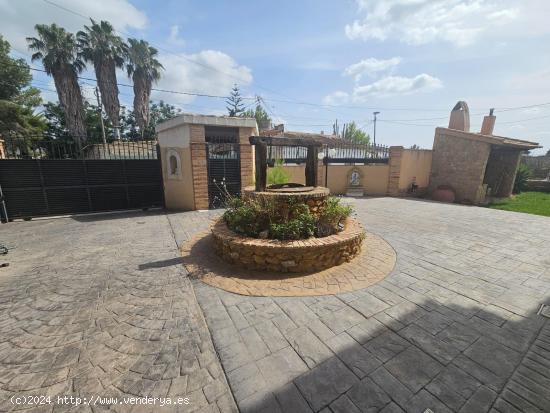 CHALET CON PARCELA A LA VENTA - MURCIA