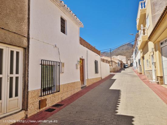 Encantadora Casa de Pueblo con Amplia Parcela en Uleila del Campo, Almería - ALMERIA