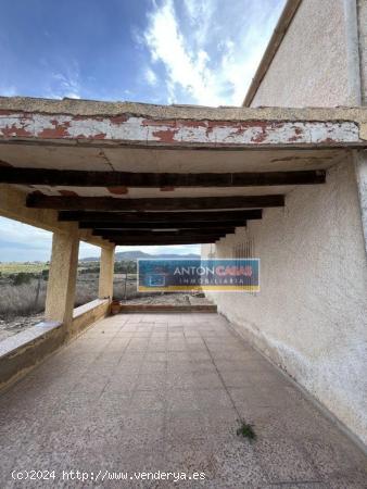 CASA DE CAMPO CON TERRENO EN YECLA (MURCIA) - MURCIA