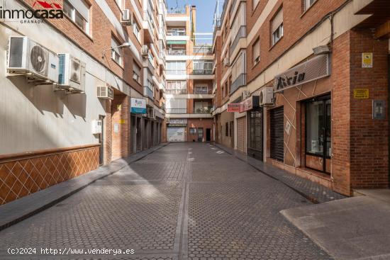 FANTÁSTICO LOCAL EN CALLE GRAN CAPITAN - GRANADA