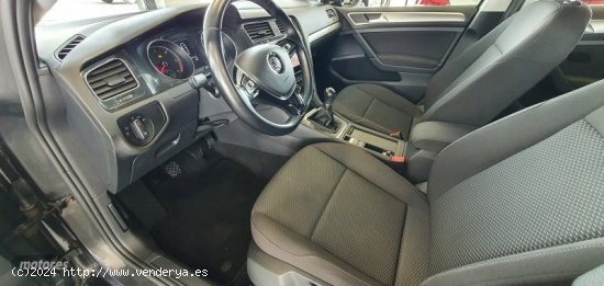 Volkswagen Golf BUSINESS NAVI 1.6 TDI 115 CV de 2017 con 103.000 Km por 16.500 EUR. en Madrid