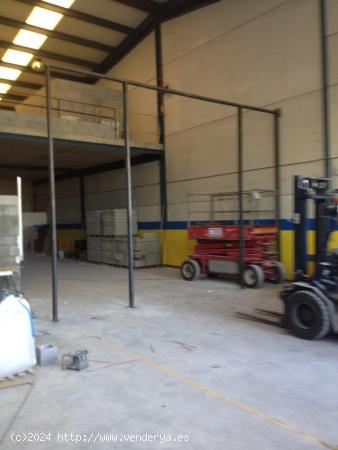 se vende Nave Industrial en Purchil ( Granada) - GRANADA