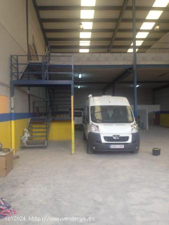 se vende Nave Industrial en Purchil ( Granada) - GRANADA