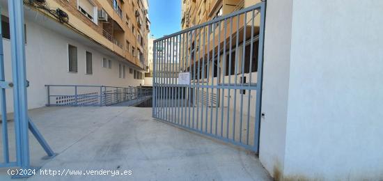 Gran plaza de garaje en Los Pajaritos - GRANADA