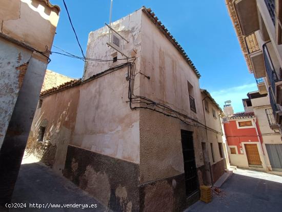 OPORTUNIDAD, SE VENDE CASA EN EL CENTRO DE JUMILLA - MURCIA