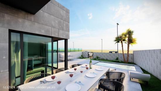 VILLA – CHALET INDEPENDIENTE con piscina privada en LOS ALTOS - TORREVIEJA - ALICANTE