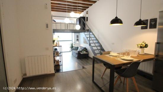 Fantastico duplex con terraza totalmente equipado - BARCELONA