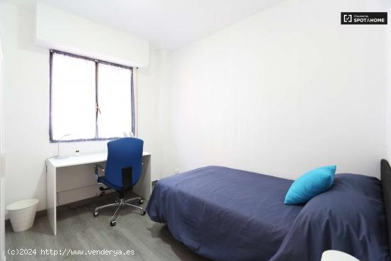  Habitación luminosa en apartamento de 5 dormitorios, Madrid Rio - MADRID 