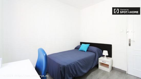 Habitación luminosa en apartamento de 5 dormitorios, Madrid Rio - MADRID