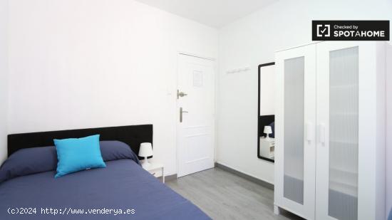 Habitación luminosa en apartamento de 5 dormitorios, Madrid Rio - MADRID