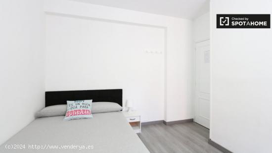 Elegante habitación en apartamento de 5 dormitorios, Madrid Rio - MADRID