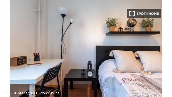 ¡Habitaciones en alquiler en un piso de 7 habitaciones en Madrid! - MADRID