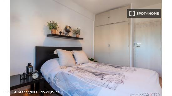 ¡Habitaciones en alquiler en un piso de 7 habitaciones en Madrid! - MADRID