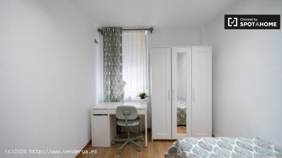Se alquila habitación en piso de 3 habitaciones en Godella, Valencia - VALENCIA