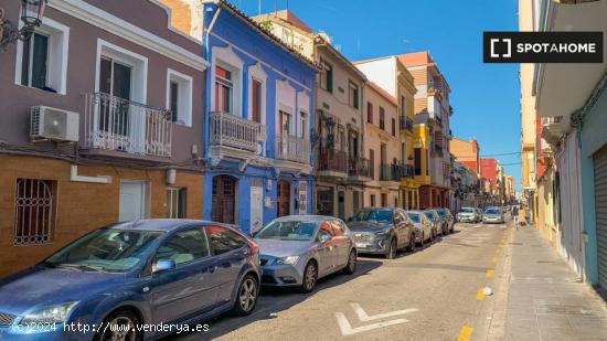 Se alquila piso de 4 habitaciones en El Cabanyal - VALENCIA