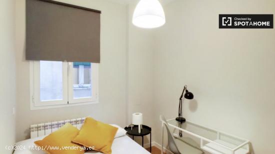 Cómoda habitación en alquiler en apartamento de 6 dormitorios en Retiro - MADRID