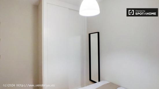 Cómoda habitación en alquiler en apartamento de 6 dormitorios en Retiro - MADRID