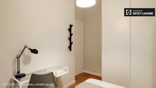 Cómoda habitación en alquiler en apartamento de 6 dormitorios en Retiro - MADRID