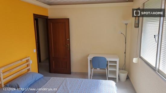 Se alquila habitación en piso de 3 dormitorios en valencia. - VALENCIA