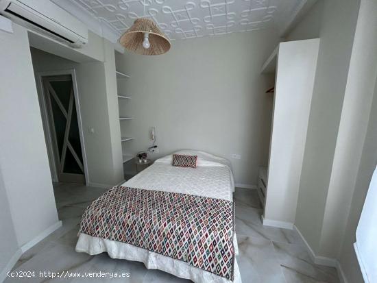  Se alquila habitación en apartamento de 6 dormitorios en Extramurs, Valencia - VALENCIA 