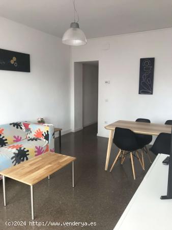 Piso entero de 4 habitaciones en barcelona. - BARCELONA