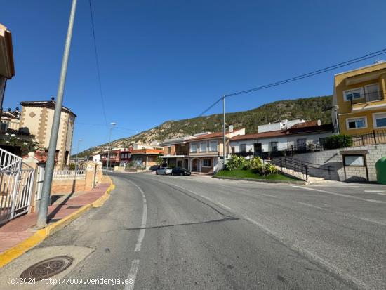  MARAVILLOSO DÚPLEX DE 4 DORM, 2 BAÑOS, 240M2, A TAN SOLO 2 MIN DE ORIHUELA,  PARA ENTRAR A VIVIR Y 