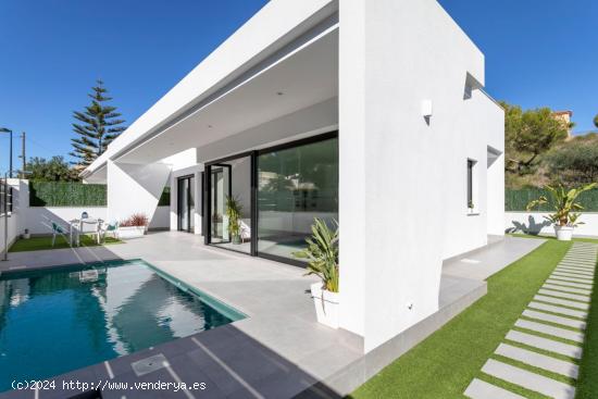 Villas de diseño moderno con piscina y gran solarium, zona Pilar de la Horadada ( Campoverde) - ALI