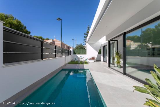 Villas de diseño moderno con piscina y gran solarium, zona Pilar de la Horadada ( Campoverde) - ALI