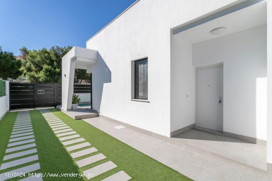 Villas de diseño moderno con piscina y gran solarium, zona Pilar de la Horadada ( Campoverde) - ALI