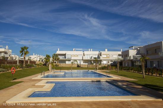 Bungalows de 2 dormitorios y 2  baños en la zona de Vistabella, junto a Vistabella Golf - ALICANTE