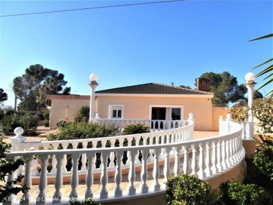 Villa de 4 dormitorios con parcela de 1.500 metros, zona( Villamartin, Filipinas) - ALICANTE