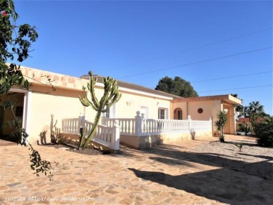 Villa de 4 dormitorios con parcela de 1.500 metros, zona( Villamartin, Filipinas) - ALICANTE