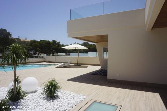 Villas de lujo en Campoamor con piscina privada, garaje y solárium. Orihuela Costa (Campoamor) - AL