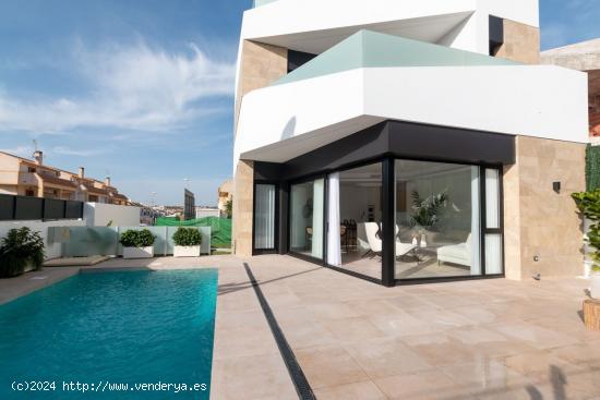 Villas de Lujo de 3 dormitorios con piscina, zona Orihuela Costa - ALICANTE