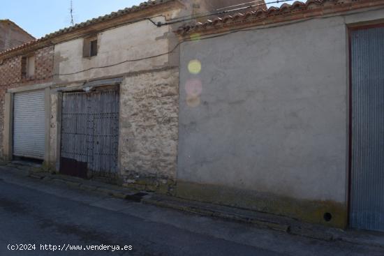  COCHERAS EN TORRALBA DE LOS SISONES - TERUEL 