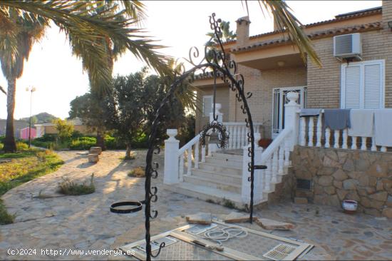 GRAN CHALET EN VILLAJOYOSA, EN LA ZONA DE LA ERMITA - ALICANTE