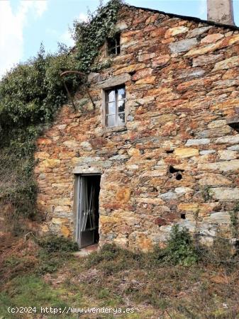 CASA DE PIEDRA PARA REHABILITAR EN NARAHÍO, SAN SADURNIÑO - A CORUÑA