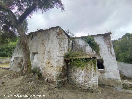 CASA CON TERRENO CERRADO EN DOBLE ALTURA EN NEDA, NEDA - A CORUÑA