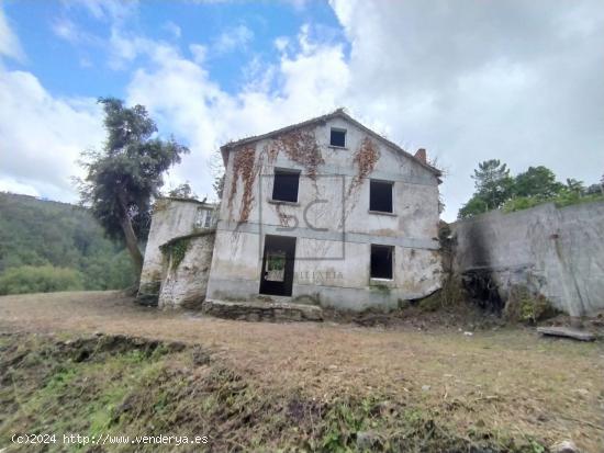 CASA CON TERRENO CERRADO EN DOBLE ALTURA EN NEDA, NEDA - A CORUÑA