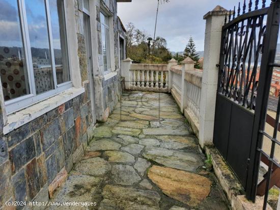 CASA CON VISTAS Y FINCA EN EL CENTRO, PONTEDEUME - A CORUÑA