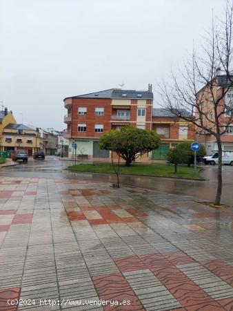 SE VENDE CASA ANTIGUA PARA REFORMAR CON TERRENO URBANO EN CACABELOS - LEON