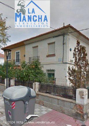 REF: C064 INMOBILIARIA LA MANCHA VENDE CHALET ZONA FATIMA - ALBACETE