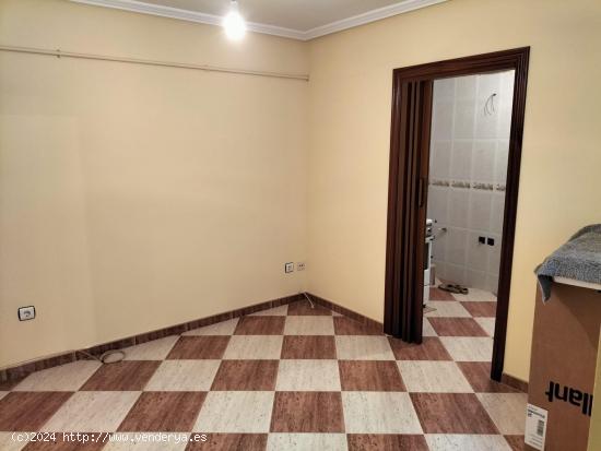 SE VENDE PISO EN ZONA SAN ANTONIO, PALENCIA - PALENCIA