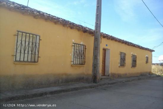 DISPONIBLE A LA VENTA VIVIENDA PARA REFORMAR COMPLETAMENTE EN ARROYO (PALENCIA) - PALENCIA