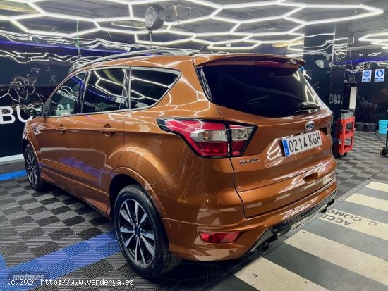 Ford Kuga 2.0 TDCi 110kW 4x2 ASS STLine de 2017 con 121.000 Km por 16.850 EUR. en Madrid