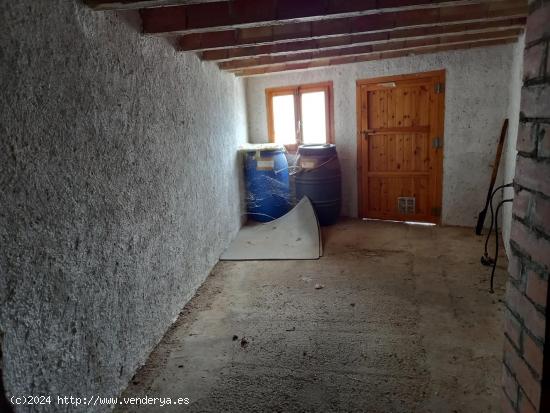 OPORTUNIDAD CASA CON CUATRO PLANTAS Y ALMACENES A REFORMAR EN LA TORRE DE L´ESPANYOL - TARRAGONA