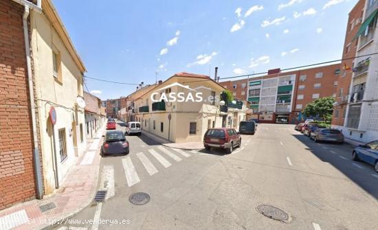 CASA Zona Carretera de Loeches, 4 habitaciones y 3 baños. Trastero, garaje y patio de 40 m2. - MADR