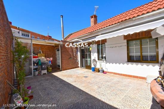 CASA Zona Carretera de Loeches, 4 habitaciones y 3 baños. Trastero, garaje y patio de 40 m2. - MADR