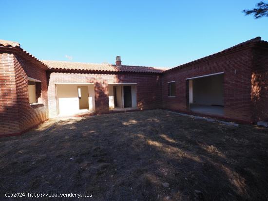 SE VENDE CASA EN EL MONTMELL, URBANIZACIÓN LES PINEDES ALTES - TARRAGONA