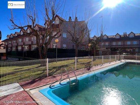 ADOSADO EN SAN ANDRES CON PISCINA COMUNITARIA - LEON